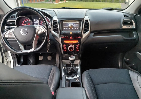 SsangYong Tivoli cena 40900 przebieg: 123427, rok produkcji 2016 z Gniewkowo małe 191